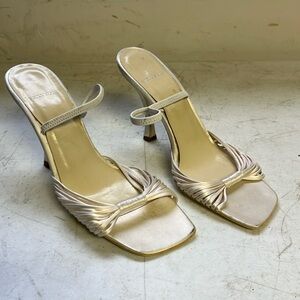 Vera Wang open toe high heels white size 8